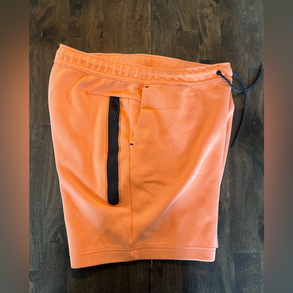Nike Men's Tech Fleece Shorts - Picture 3 of 4
